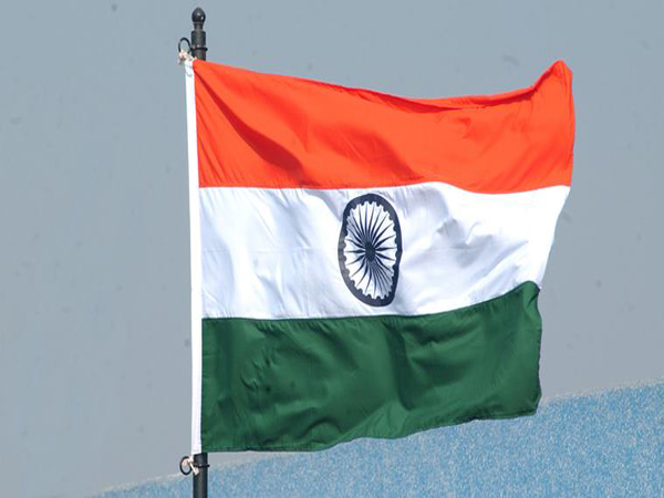 national flag floating on the eve of republic day in capital on Thursday,photo/RAVI BATRA 25 JAN 2007