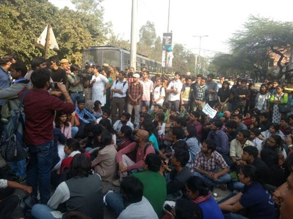 Delhi-ramjas-collage-protest-against-umar-khaleed